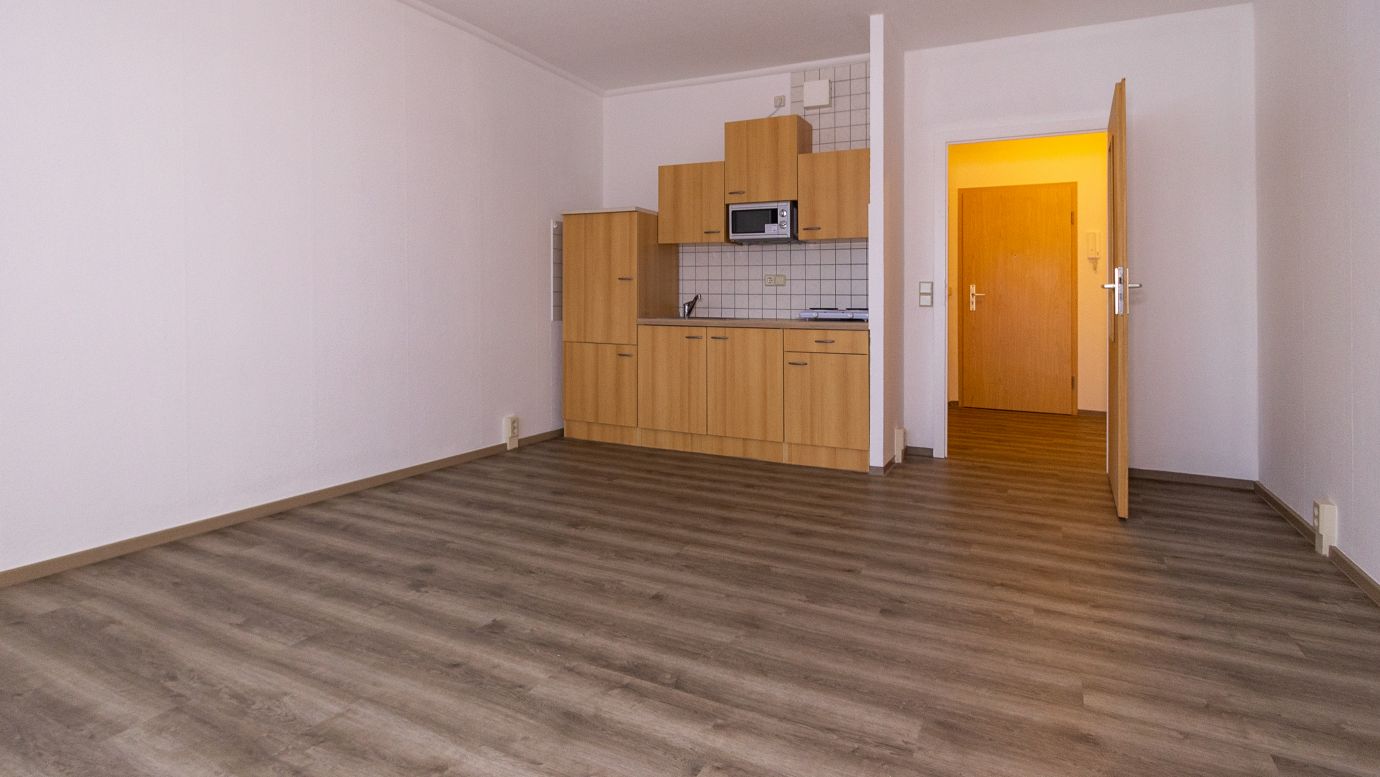 1 Raum-Wohnung /  Ziolkowskistraße 29 Ilmenau/ Wohnbereich und Küche/ Wohnung mitBalkon